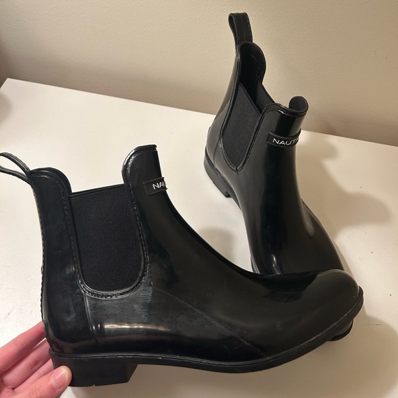 Nautica Glossy Black Ankle Boots - Picture 2 of 4